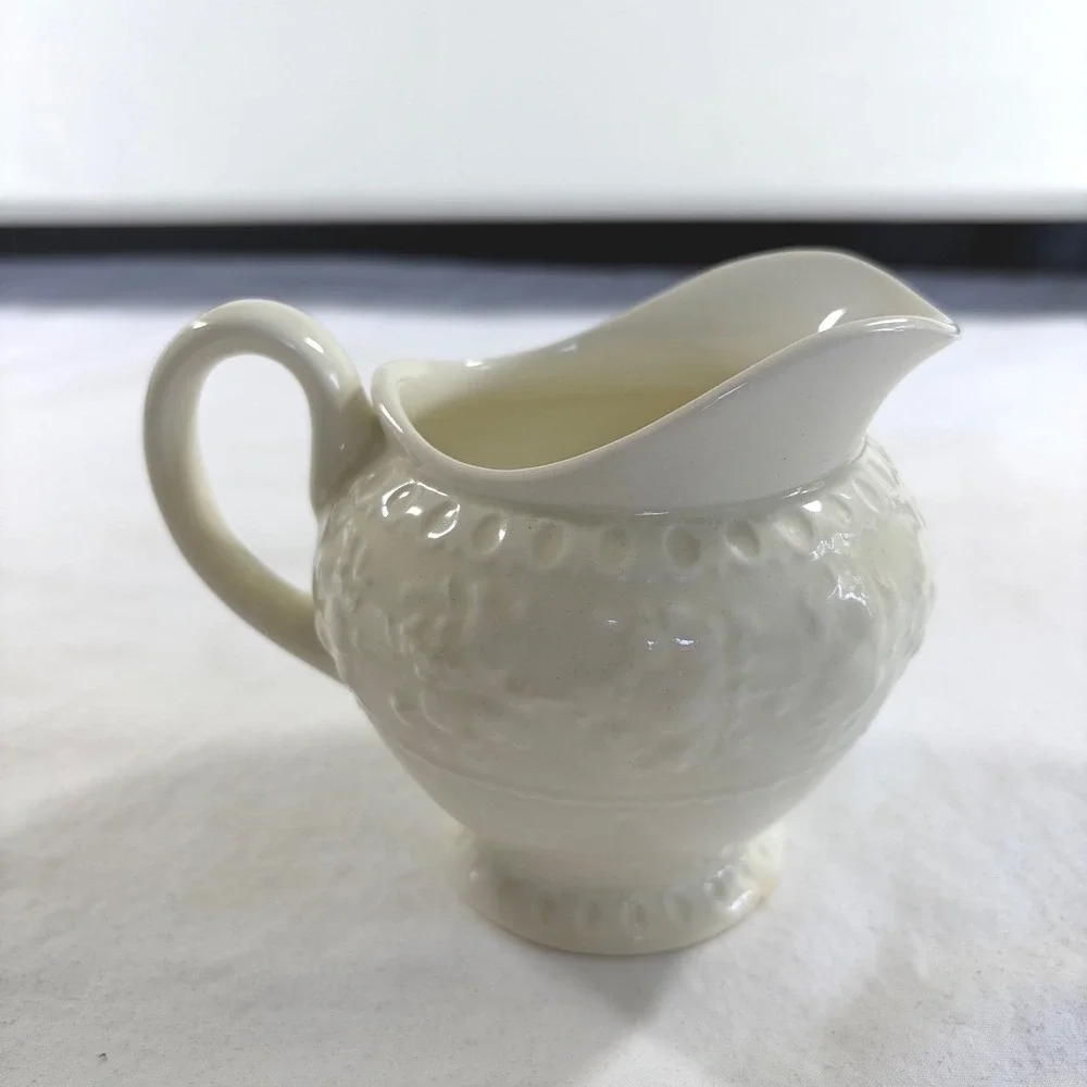 1960's Wedgwood Etruria Barlaston Wellesley Creamer, Sugar Bowl & Gravy Boat Set